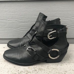 Leather cutout booties❕